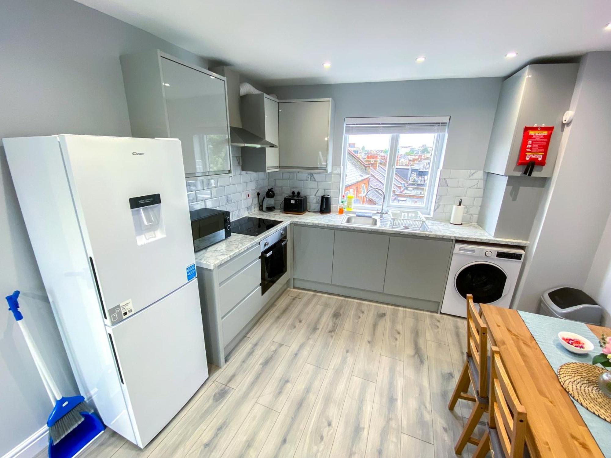 Large 1-Bedroom Flat, 5 Guest, London - F4 Exterior foto