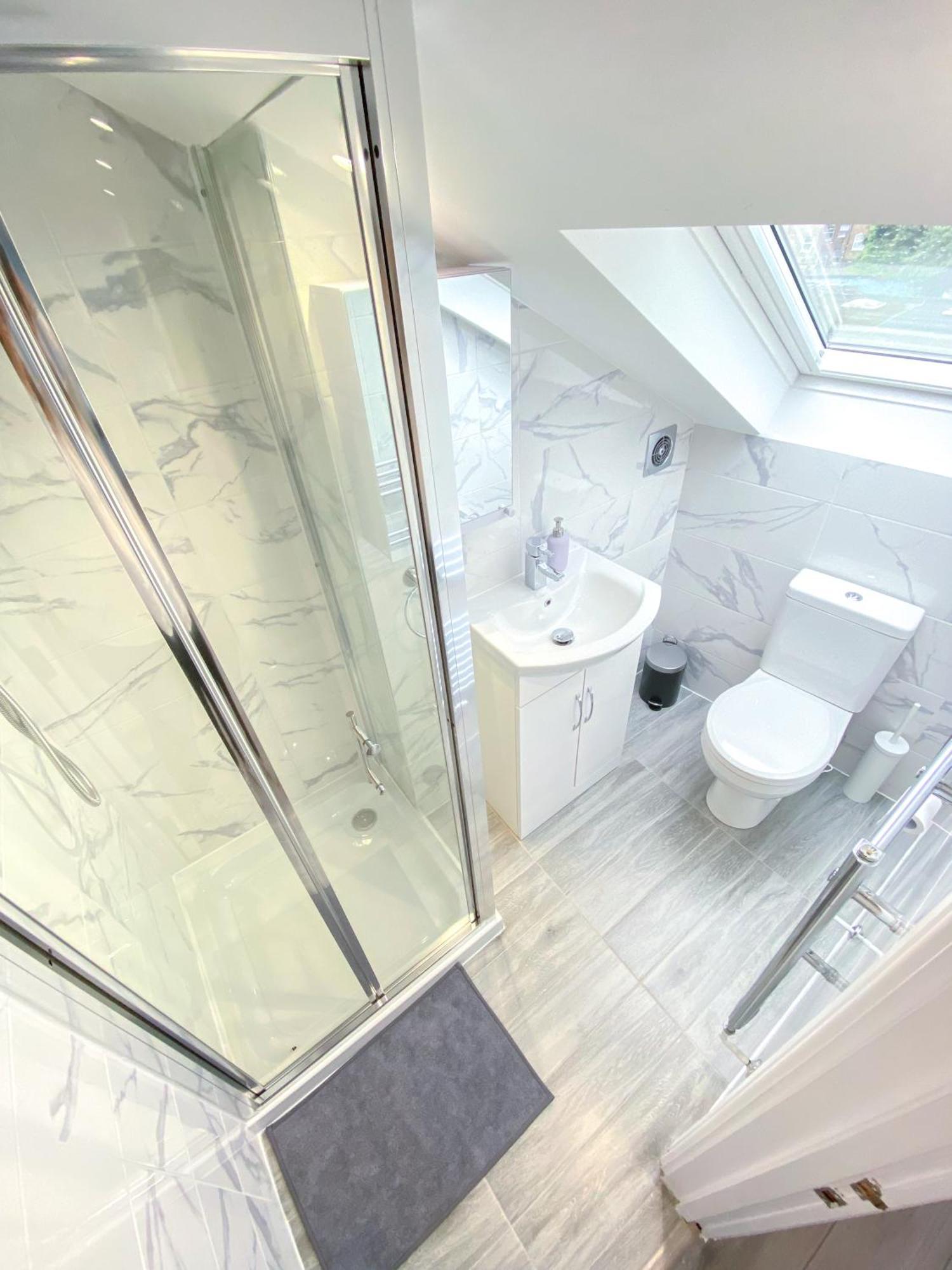 Large 1-Bedroom Flat, 5 Guest, London - F4 Exterior foto